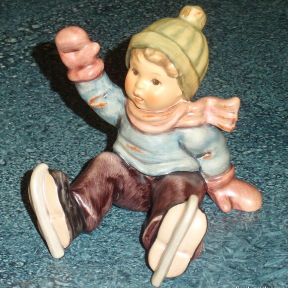 "Skate In Stride" Goebel Hummel Collectible Figurine #2058/B - CHRISTMAS GIFT! - Picture 1 of 9